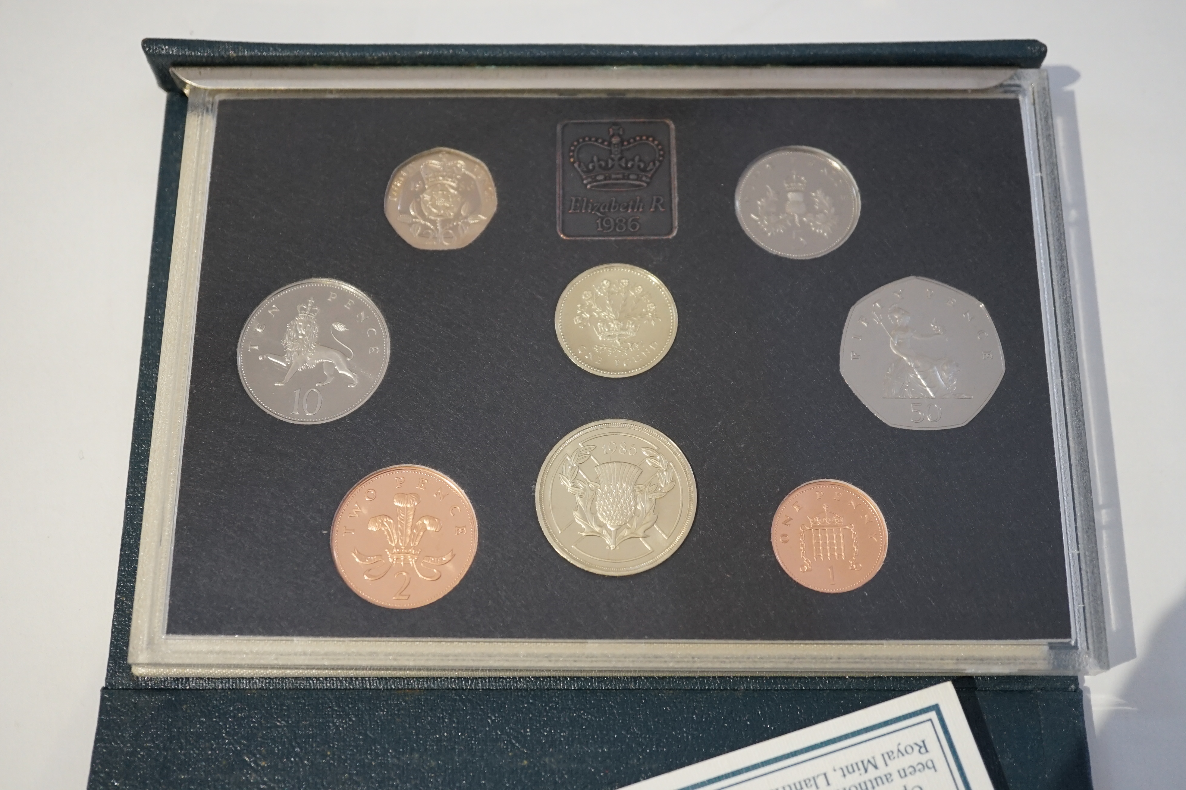 British coins, Elizabeth II, two proof coin collection year sets for 1992 and 1986, together with ten brilliant uncirculated coins of Great Britain and Northern Ireland 1979 year sets, a Golden jubilee crown and three Po